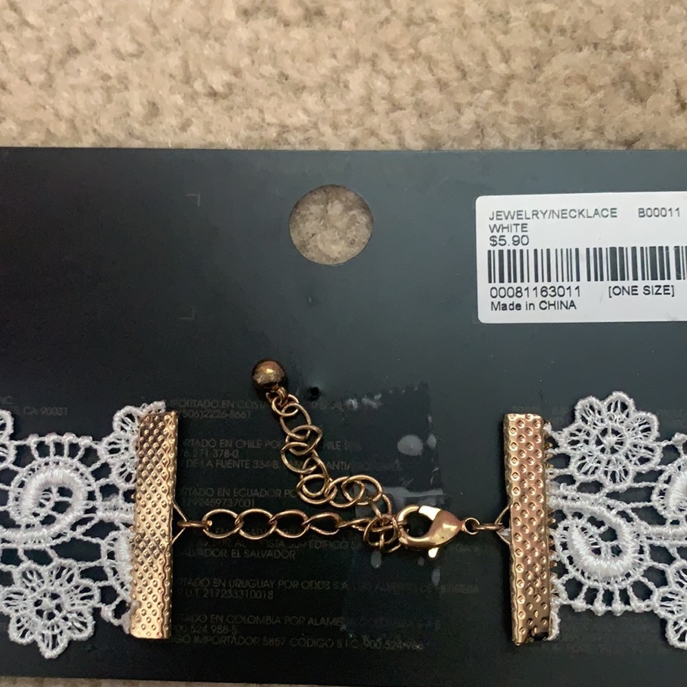 Chocker - Picture 4 of 7